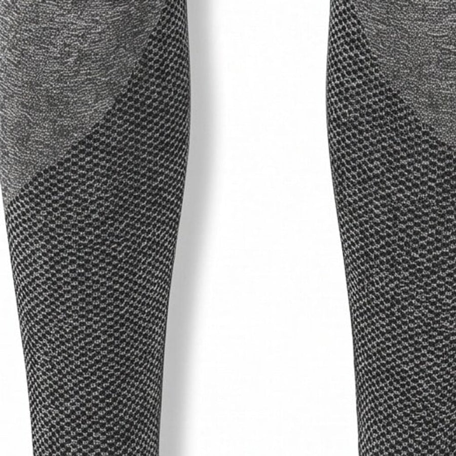Detail: honeycomb knit on the lower leg
